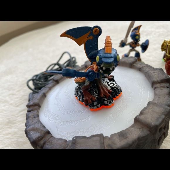 Skylander And Characters Bundle - Picture 2 of 16